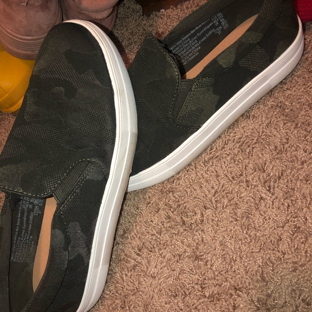Brash camo slip on! Worn once!